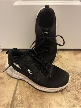 Fila Black and White Girls Kids 6 Athletic Sneakers